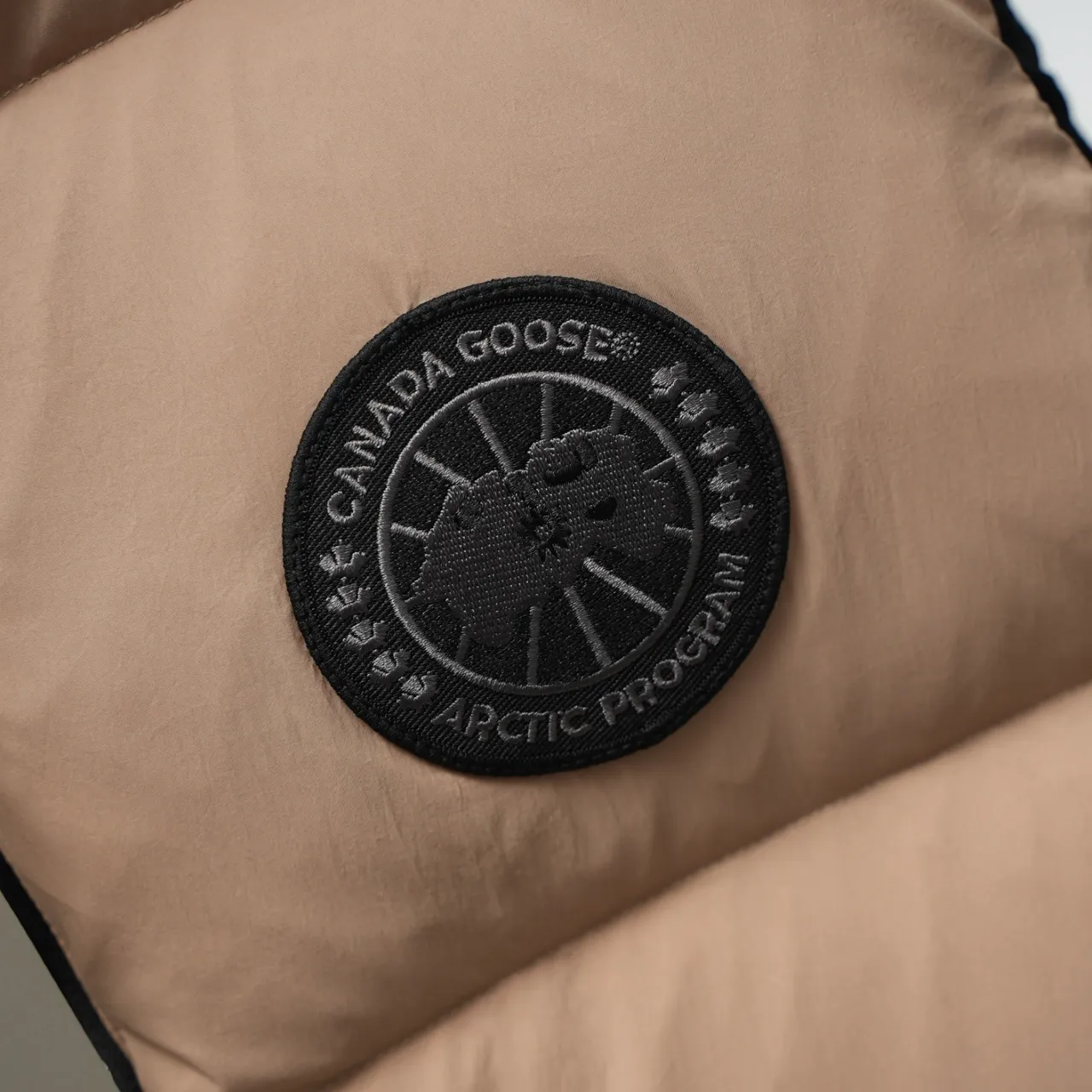 P560 CANADA GOOSE丨Canada Goose 2804 Chest Label Soft Fabric Stand Collar Down Vest Color: Khaki Black Label Size: XS-XXL
